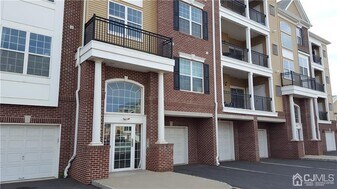 514 Doral Ct in Piscataway, NJ - Building Photo