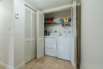 9371 Fontainebleau Blvd, Unit 204 in Miami, FL - Building Photo - Building Photo