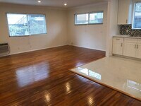 14228 Erwin St photo'