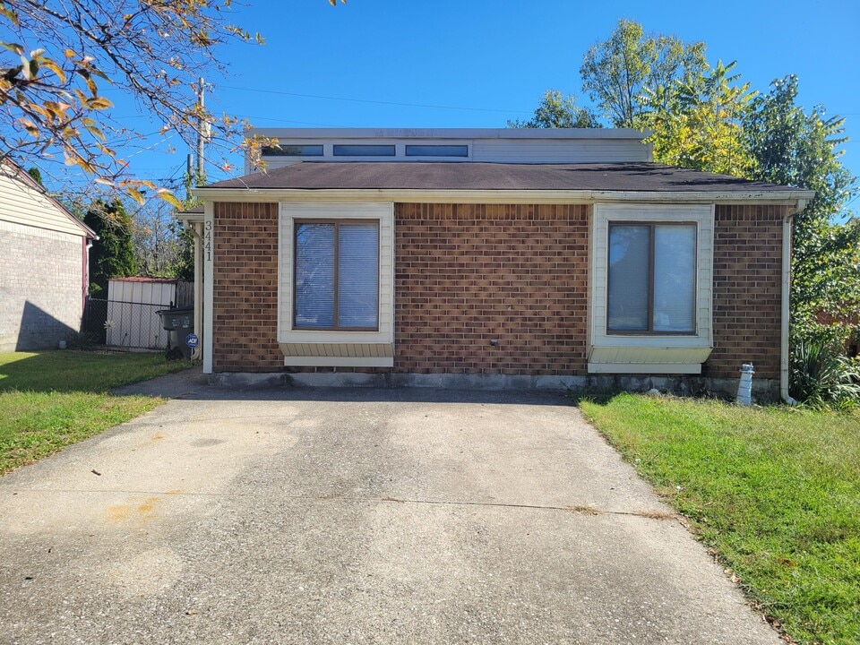 3441 Royal Wood Rd in Lexington, KY - Building Photo