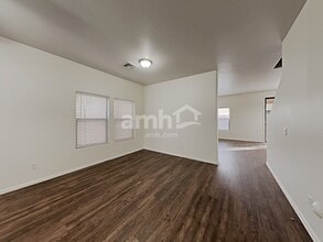 6335 W Branham Ln in Phoenix, AZ - Building Photo - Building Photo