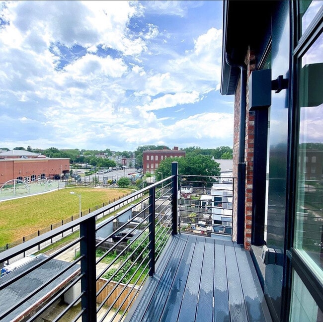 1537 Gales St NE, Unit 2 in Washington, DC - Building Photo - Building Photo