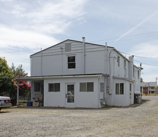 Southgate Apartments in Lebanon, OR - Building Photo - Building Photo