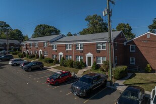 Hamilton Gardens in Stamford, CT - Building Photo