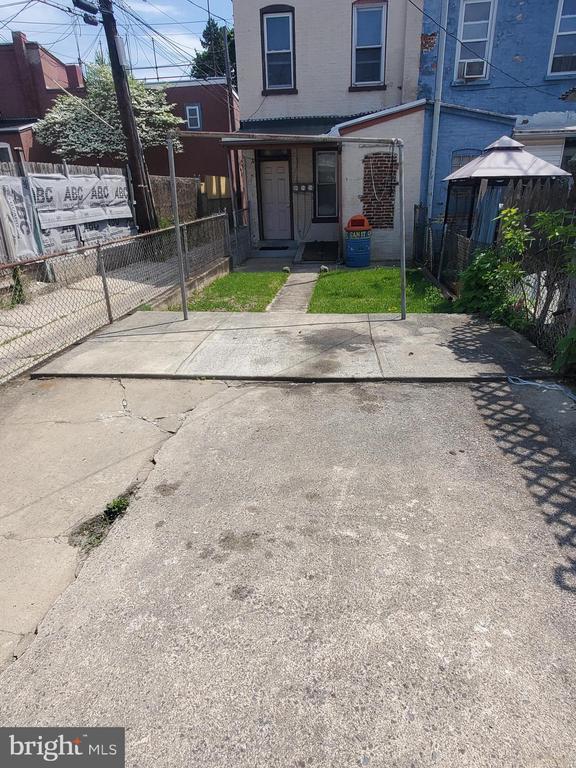 property at 638 N 2nd St