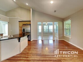 705 Magnolia Blvd in White House, TN - Building Photo - Building Photo