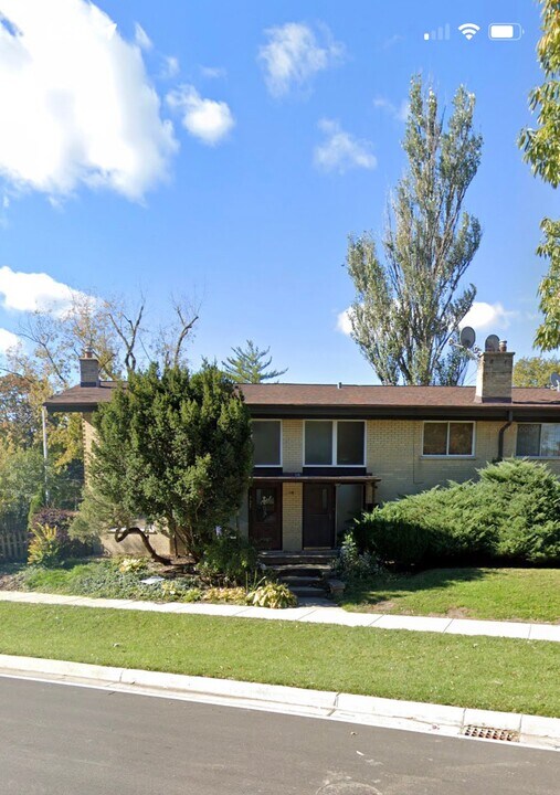 725 Hibbard Rd in Wilmette, IL - Foto de edificio