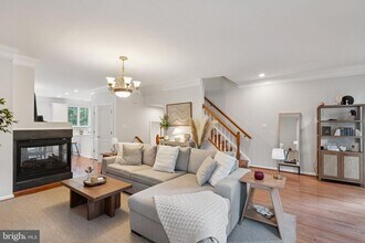 12045 Overbridge Ln in Fairfax, VA - Building Photo - Building Photo
