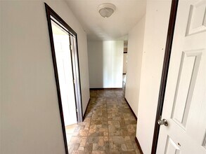 7130 Kings Dr in Baytown, TX - Building Photo - Building Photo