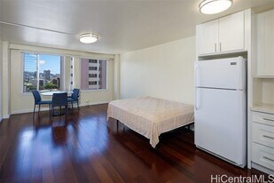 747 Amana St in Honolulu, HI - Building Photo