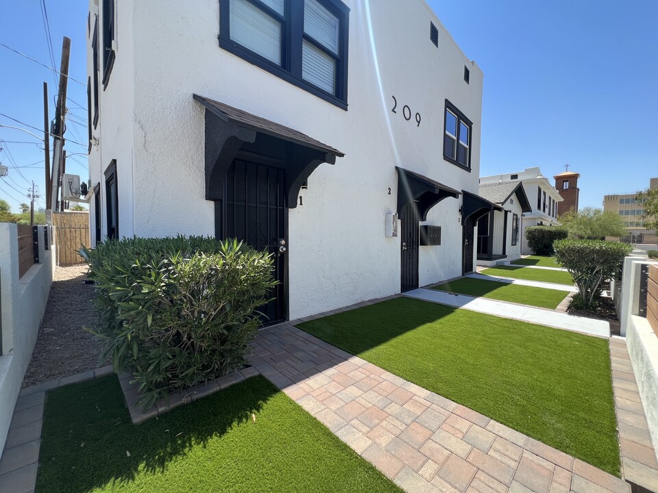 16th Ave Apartments in Phoenix, AZ - Building Photo