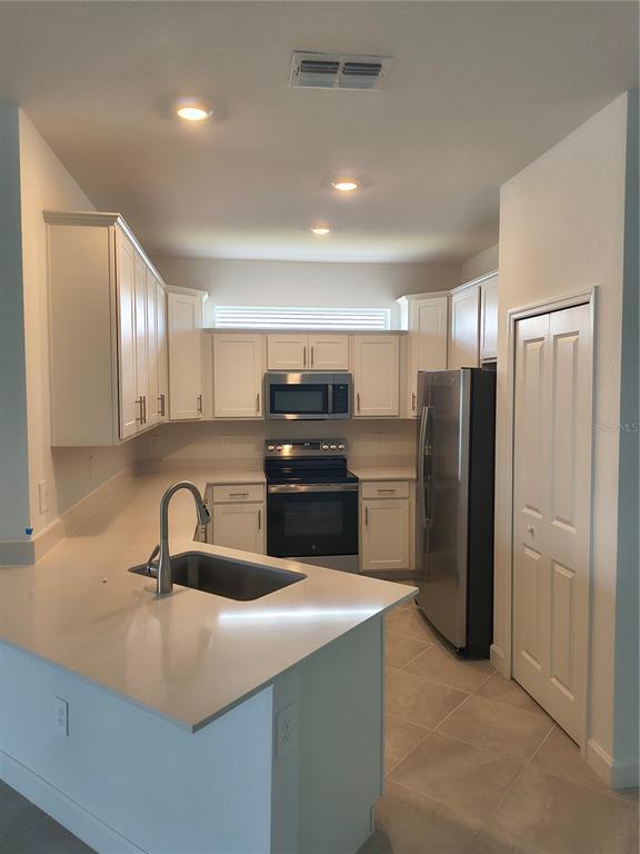 8225 Shr Lk Dr in Englewood, FL - Building Photo - Building Photo