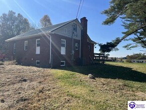 3698 Tanner Rd in Hodgenville, KY - Building Photo - Building Photo