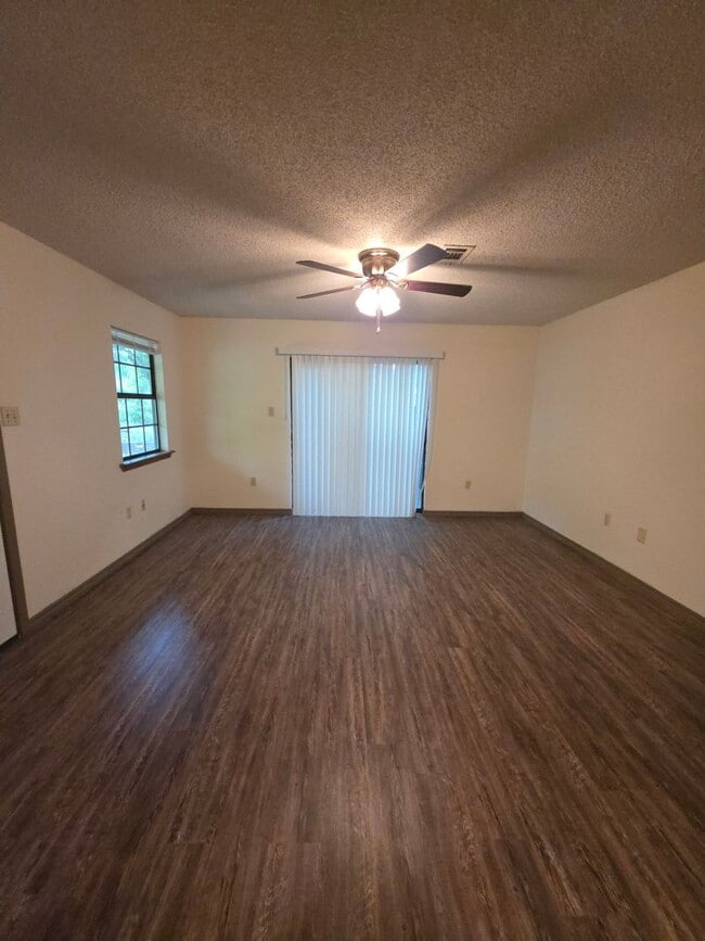 300 N Hartford Ave in Russellville, AR - Building Photo - Building Photo