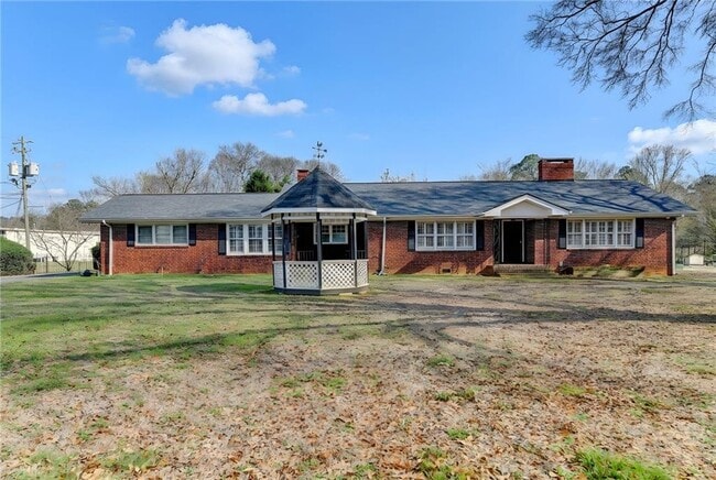 property at 8 Highland Ln