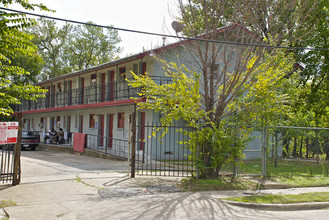 3122-3130 Birmingham Ave in Dallas, TX - Foto de edificio - Building Photo