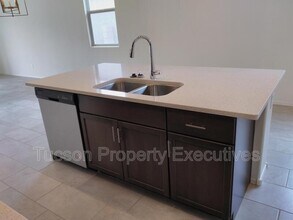 10683 W Dickerson Dr in Marana, AZ - Building Photo - Building Photo