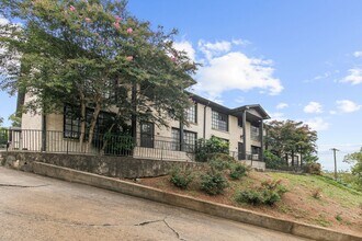 Altamont Cliffs in Birmingham, AL - Foto de edificio - Building Photo