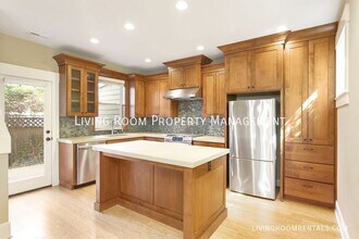 2635 NE Sumner St in Portland, OR - Building Photo - Building Photo