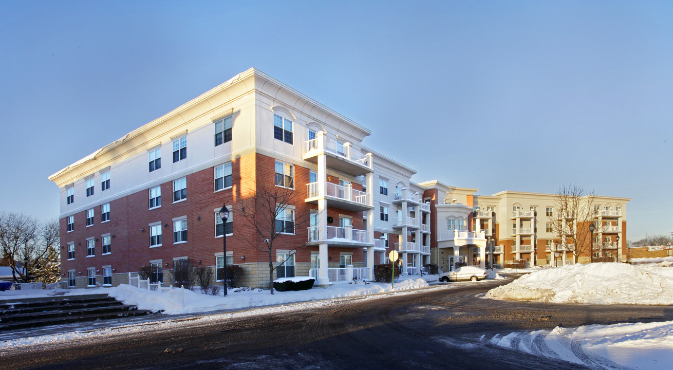 Fountains of Arlington in Arlington Heights, IL - Foto de edificio