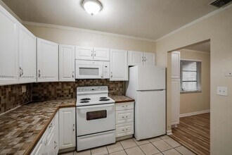 7944 Meridian St in Miramar, FL - Building Photo - Building Photo