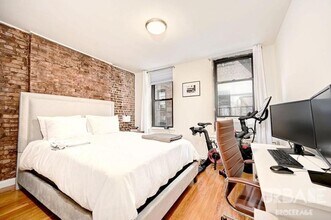 35 Grove St in New York, NY - Building Photo - Building Photo