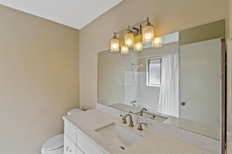 2121 Fountain View Dr in Houston, TX - Foto de edificio - Building Photo