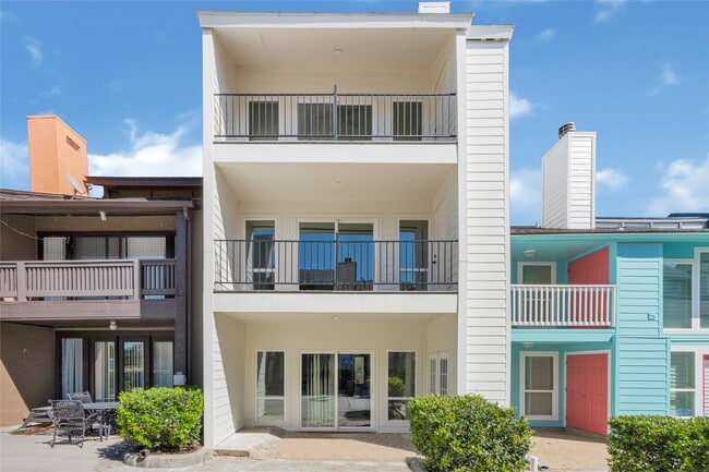 property at 2022 Lakewood Ct