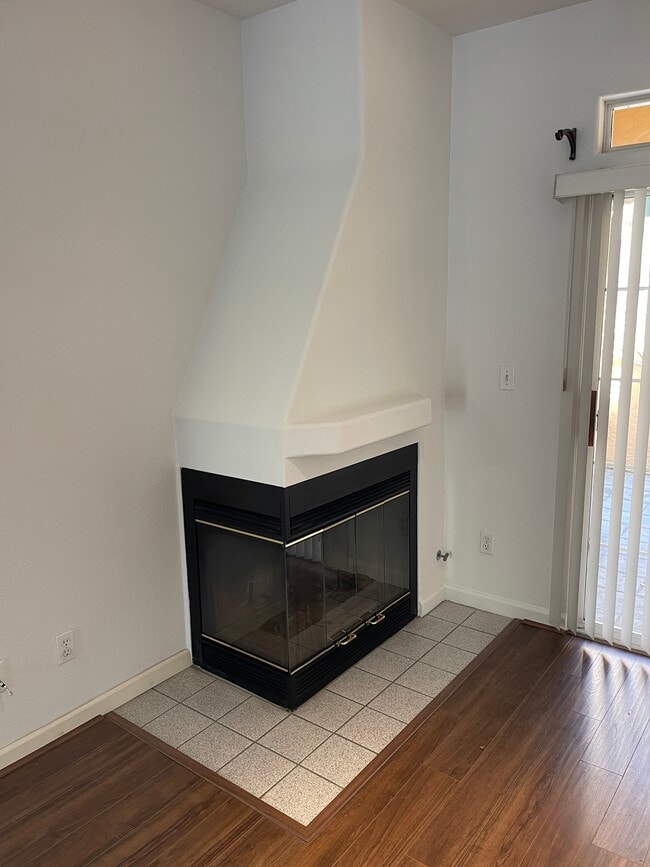 375 Hope St in Mountain View, CA - Foto de edificio - Building Photo