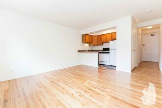 540 W Roscoe St in Chicago, IL - Building Photo - Building Photo