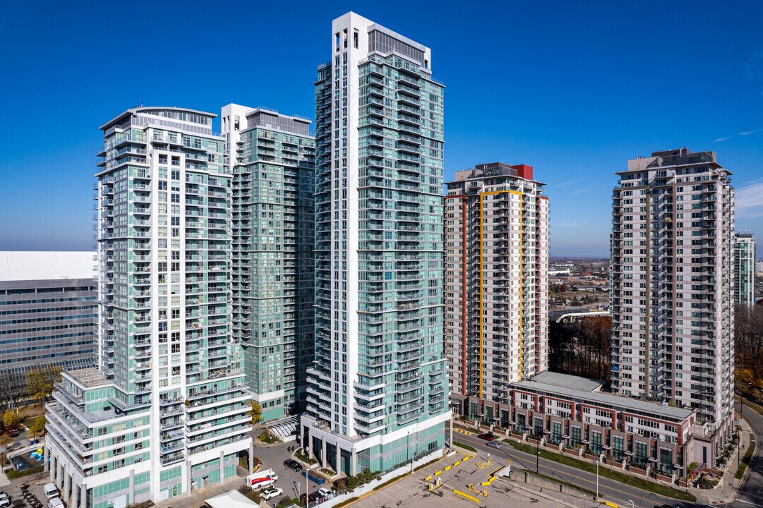 Encore in Toronto, ON - Building Photo