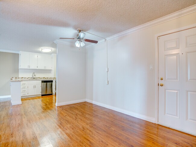 Village Green Apartments in Santa Clara, CA - Building Photo - Interior Photo