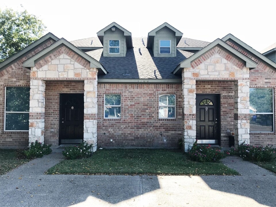 1300 Wood Ave in Waco, TX - Building Photo