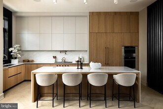 111 S 24th St in Philadelphia, PA - Building Photo - Building Photo