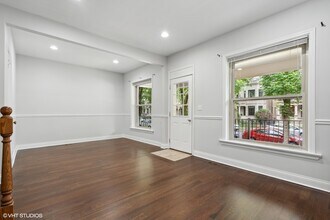 1307 W Newport Ave in Chicago, IL - Building Photo - Building Photo