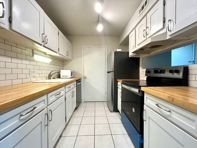 5012 Sardis Rd in Charlotte, NC - Building Photo - Building Photo
