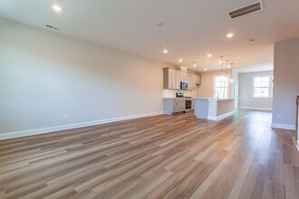 547 Bistre Dr in Cary, NC - Building Photo - Building Photo