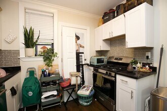 1056 W Lill in Chicago, IL - Building Photo - Building Photo
