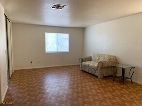5615 Lago Ct in Las Vegas, NV - Building Photo - Building Photo