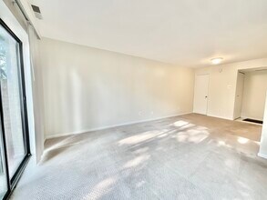 3024 Gentain Ct NE, Unit 3024 Gentain Ct NE in Washington, DC - Foto de edificio - Building Photo