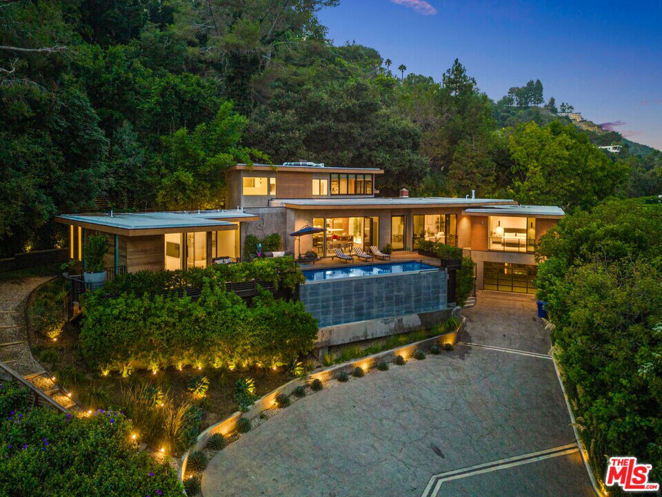 727 N Beverly Glen Blvd in Los Angeles, CA - Building Photo