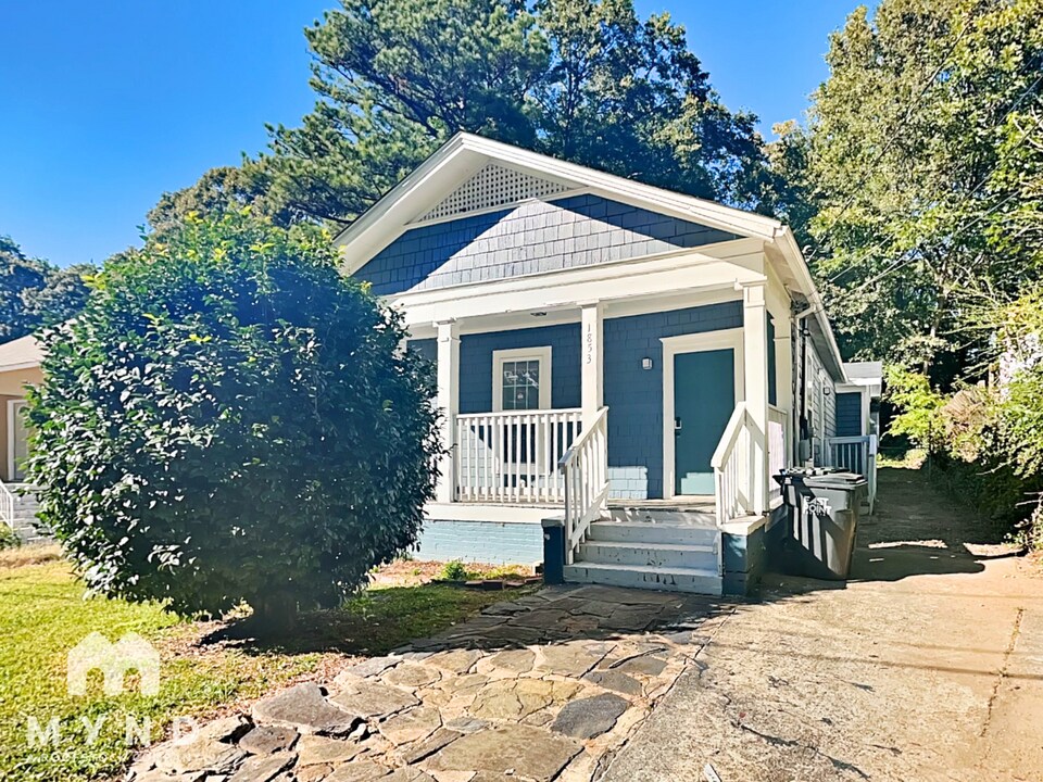 1853 Center Ave in East Point, GA - Foto de edificio