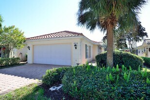 4824 Lasqueti Way in Naples, FL - Building Photo