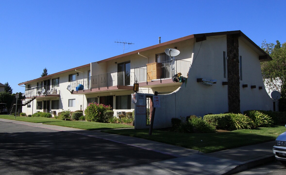 1969 Grande Cir in Fairfield, CA - Building Photo