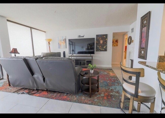 property at 450 W 7th St