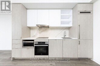 55 Cooper St in Toronto, ON - Building Photo - Building Photo