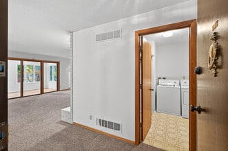 14388 Fairway Dr in Eden Prairie, MN - Building Photo - Building Photo