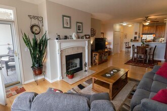 3872 S Lake Dr in St. Francis, WI - Building Photo - Building Photo