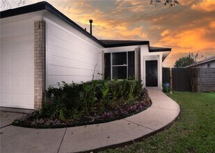 1106 Stanislaws Dr in Austin, TX - Foto de edificio - Building Photo