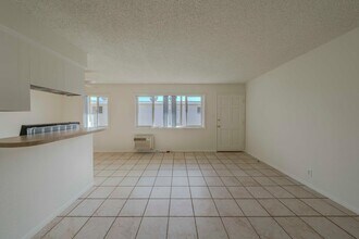 1711 Coronado Ave in Long Beach, CA - Building Photo - Building Photo